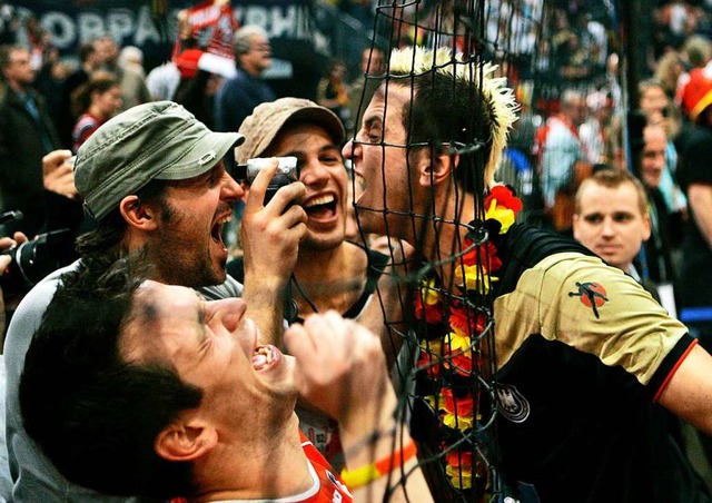 Eine Euphorie entfachen wie 2007 wolle...gen Polen in Kln) auch jetzt wieder.   | Foto: AFP