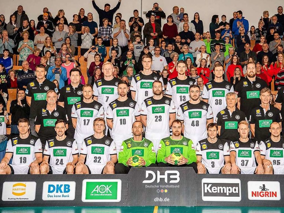 Mannschaftsfoto der deutschen Handballmannschaft  | Foto: dpa