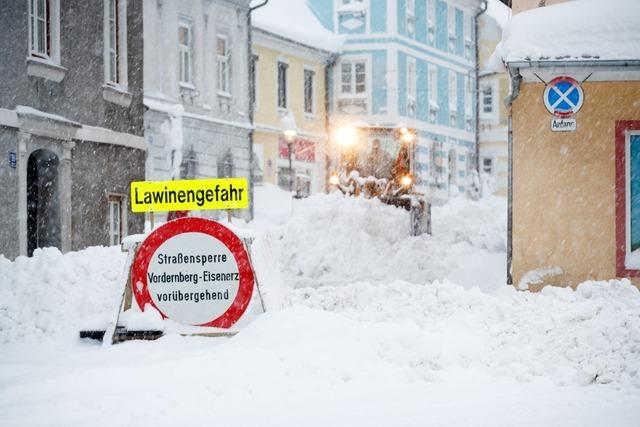Bayerische Landkreise rufen Katastrophenfall aus – bis Samstag soll Schneefall nachlassen