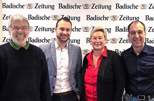 Die FCE-Vertreter Renzo Dringer, Bett...mmendinger BZ-Redaktion (von rechts).   | Foto: Patrik Mller