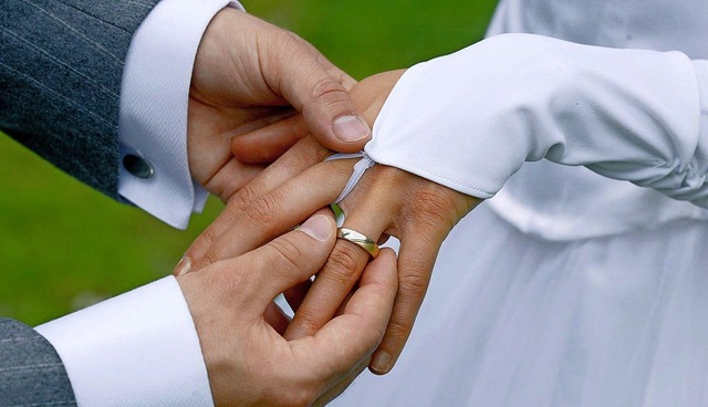 67 Paare haben sich 2018 in Wehr trauen lassen.   | Foto: Symbolfoto: Andreas Lander (dpa)