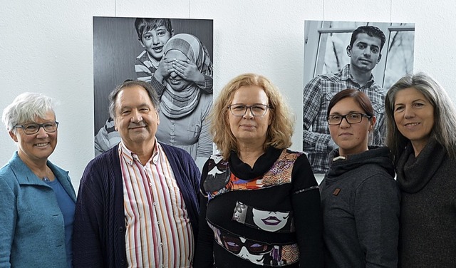 Die Trger der Ausstellung &quot;Schau...und Bibliothekarin Christiane Lange.    | Foto: Winkelmann-Klingspornr