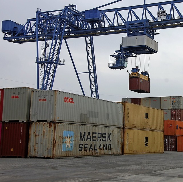 Im Containerterminal herrscht wieder reger Betrieb.   | Foto: Frey