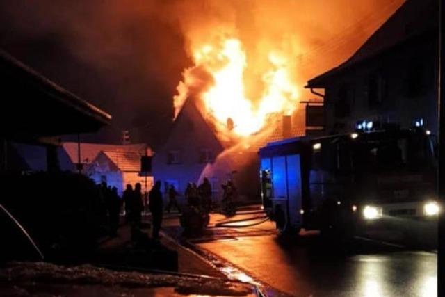 Brand zerstört Haus im Hecklinger Ortskern