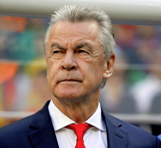 Ottmar Hitzfeld als Coach der Schweiz whrend der WM 2014 in Brasilien.   | Foto:  dpa