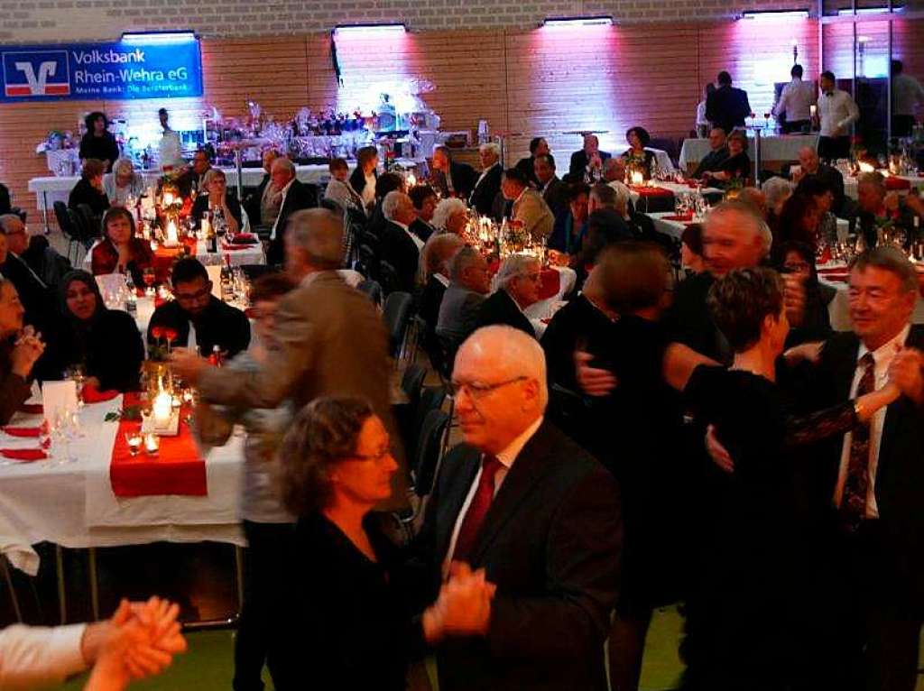 Festlich prsentierten sich die Gste und das Ambiente beim Neujahrsball in Wallbach.