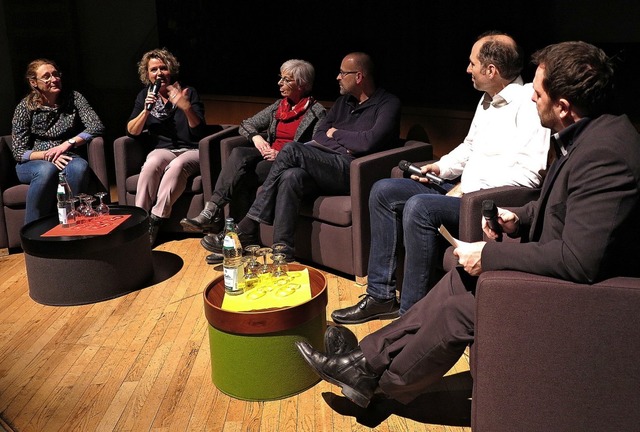 Talkrunde zum Thema soziale Bildung vo...gele und Thomas Uhlendahl (von links).  | Foto: Dorothee Philipp