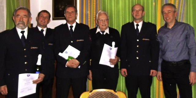 Lang gediente Feuerwehrmnner wurden v...re) und  Vizekommandant Daniel Stoll.   | Foto: Cornelia Selz