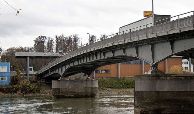 Tglich rollen Tausende Fahrzeuge ber...brcke zwischen Waldshut und Koblenz.   | Foto: Rosa