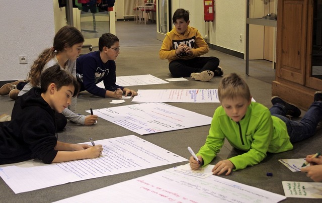 Junge Sexauer sammeln Ideen und Wnsche fr ihre Gemeinde.  | Foto: Annika Sindlinger