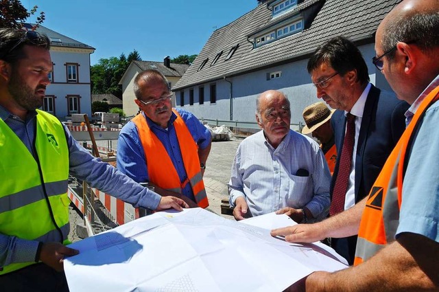 Siegfried Vogel (Dritter von rechts) e... Peter Stangwald (Zweiter von links).   | Foto: Steckmeister