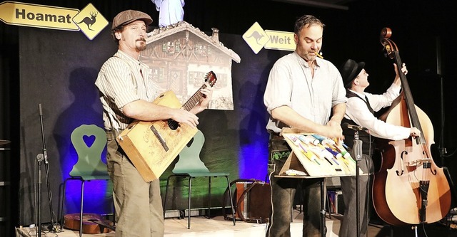 Knedl &amp; Kraut - das sind Juri Lex,...emetubenklavier und Weinkistengitarre.  | Foto: Martha Weishaar
