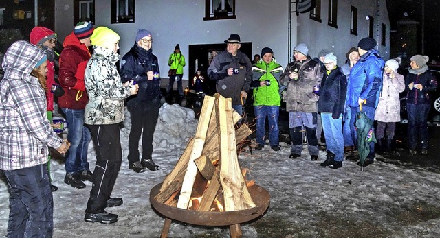 Auch wenn das Feuer sich noch krftig ...usen gleich zu Beginn gern angenommen.  | Foto: Wilfried Dieckmann