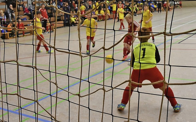 Die E-Jugend von Grenzach-Wyhlen (gelb...Nachwuchs aus  Brombach (rote Trikots)  | Foto: Heinz Vollmar