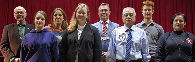 Brgermeister Philipp Schmid (Mitte, m...Hofmann und Sonja Smeets (von links).   | Foto: Frey