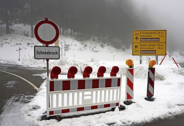 Die Schwarzwaldhochstrae (B500) musst...nau und Baden-Baden  gesperrt werden.   | Foto: dpa