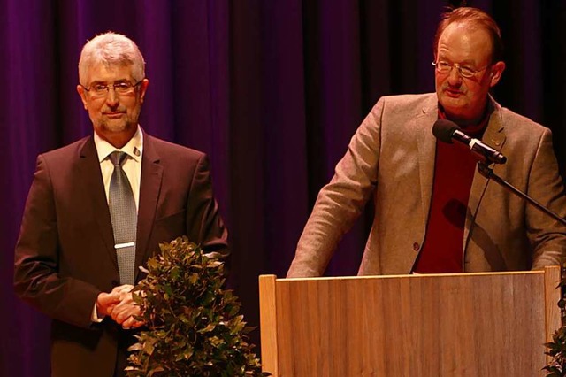 Brgermeister Michael Thater (links) und SGE-Vorsitzender Peter Hofmeister  | Foto: Hrvoje Miloslavic