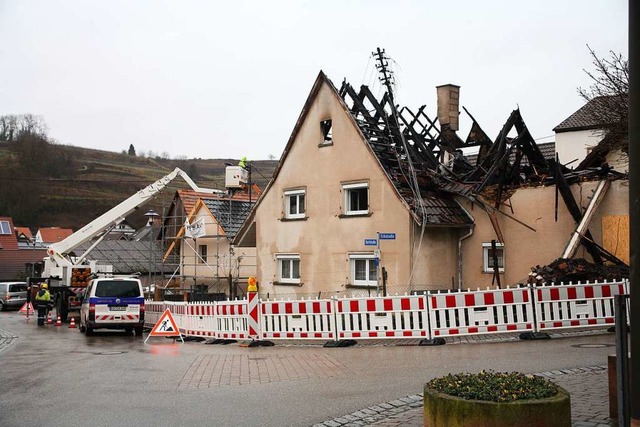 Das betroffene Haus am Sonntagmorgen nach dem Brand  | Foto: Martin Wendel