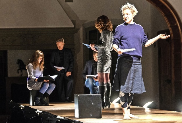Szene aus Medea.Stimmen, vorne  Liesa Stiegler als Medea   | Foto: Philippe Jaquet