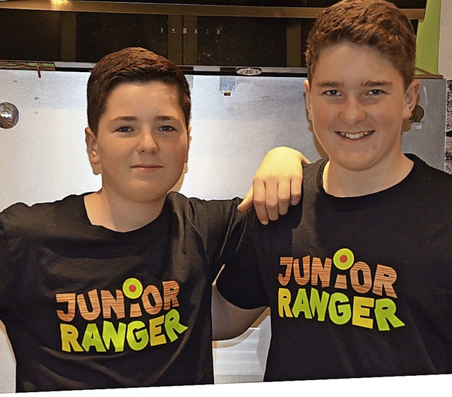 Tobias (links) und sein Zwillingsbrude...der Prfung nun Junior-Ranger nennen.   | Foto: Christiane Sahli
