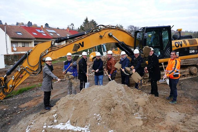 Spatenstich am neuen Degerfelder Weg: ...n Volksbank Freiburg und den Baufirmen  | Foto: Peter Gerigk