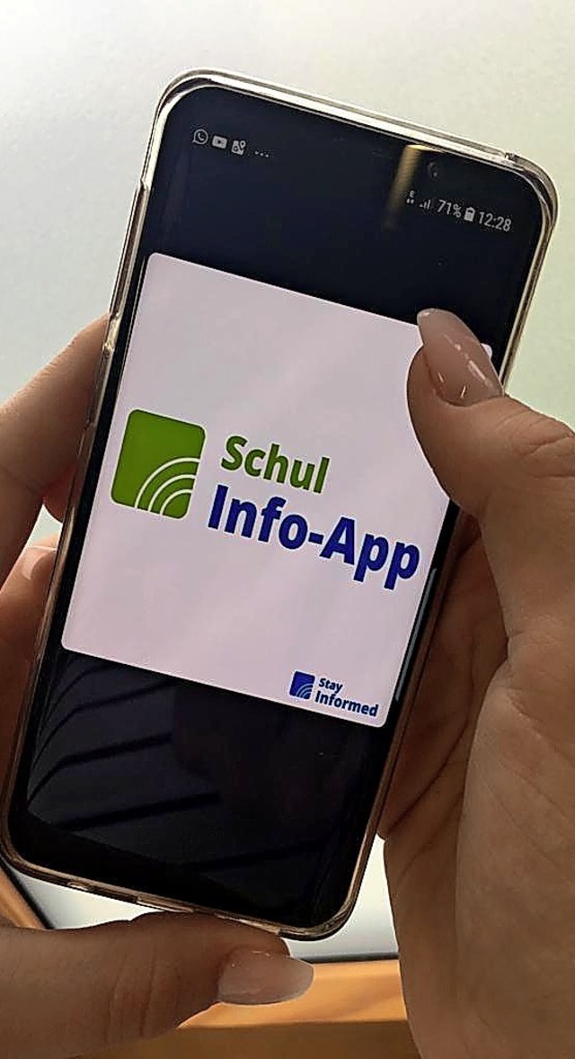 Mit der Schul-Info-App informiert die ...Ausflge und weitere wichtige Dinge.    | Foto: Anett Lewertz, Jutta Geiger