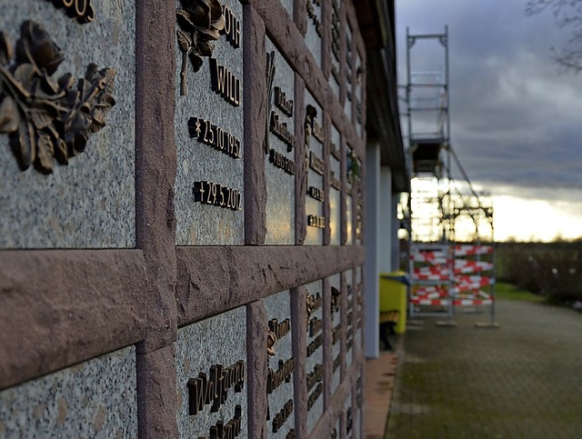 Die Urnenmauer auf dem Schutterner Friedhof   | Foto: Felix Lieschke