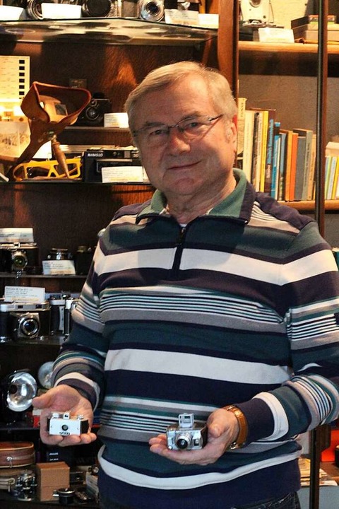 Dieter Arnold hat mehr als 300 analoge Kameras.  | Foto: Joshua Kocher