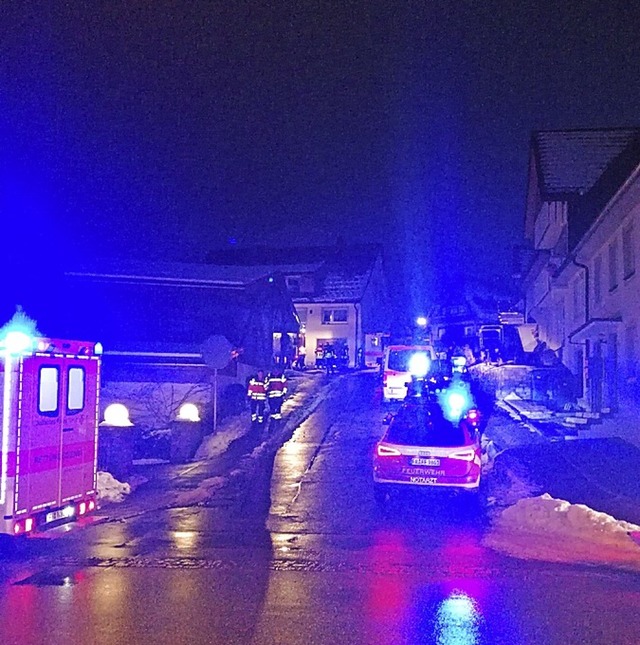 Etliche Rettungskrfte waren bei einem... der Kirchstrae Bonndorf im Einsatz.   | Foto: Limberger-Andris