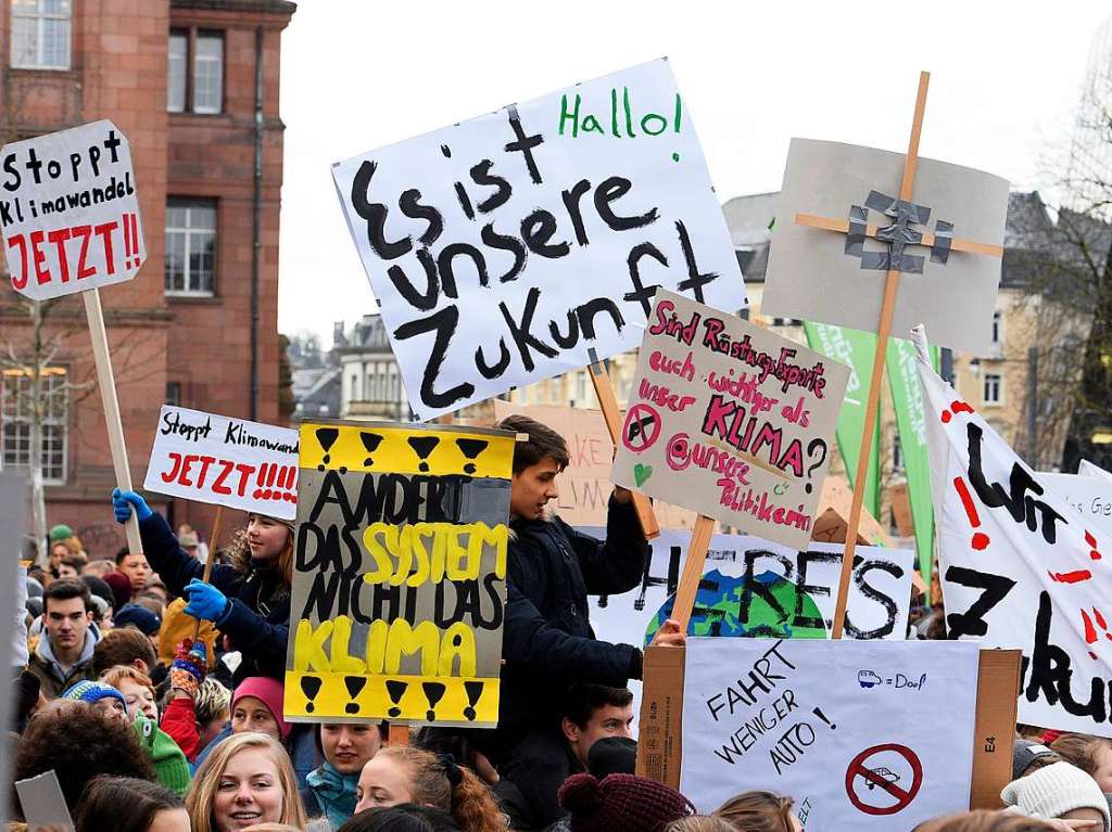 Schler demonstrieren in Freiburg gegen Klimapolitik