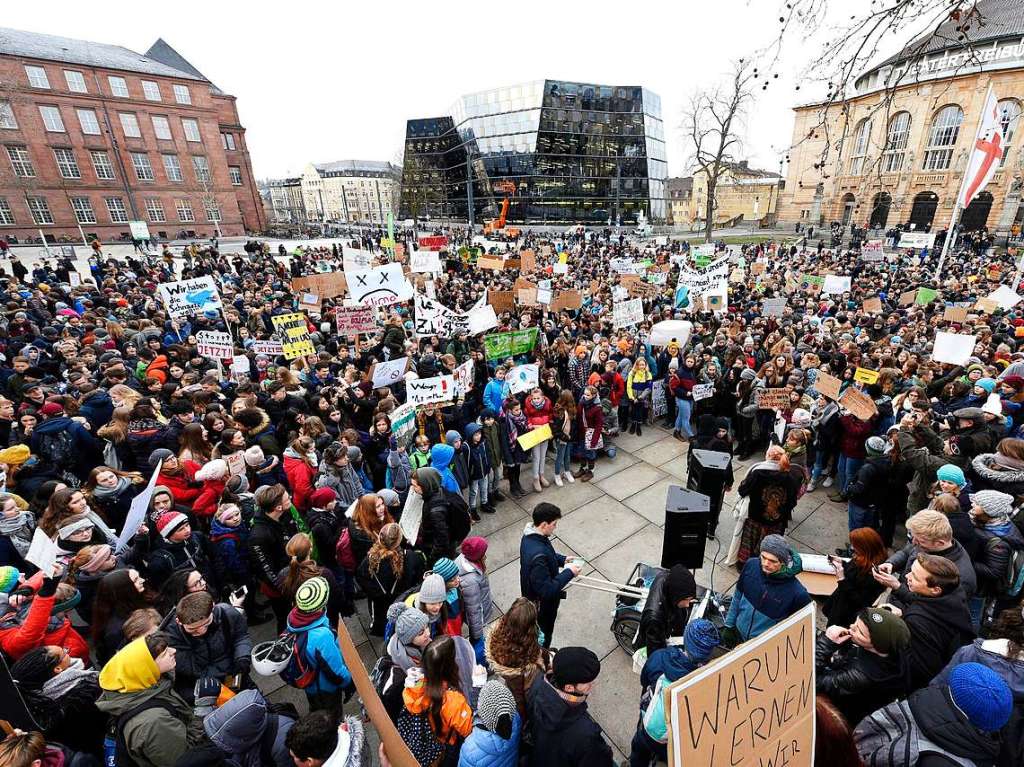 Schler demonstrieren in Freiburg gegen Klimapolitik