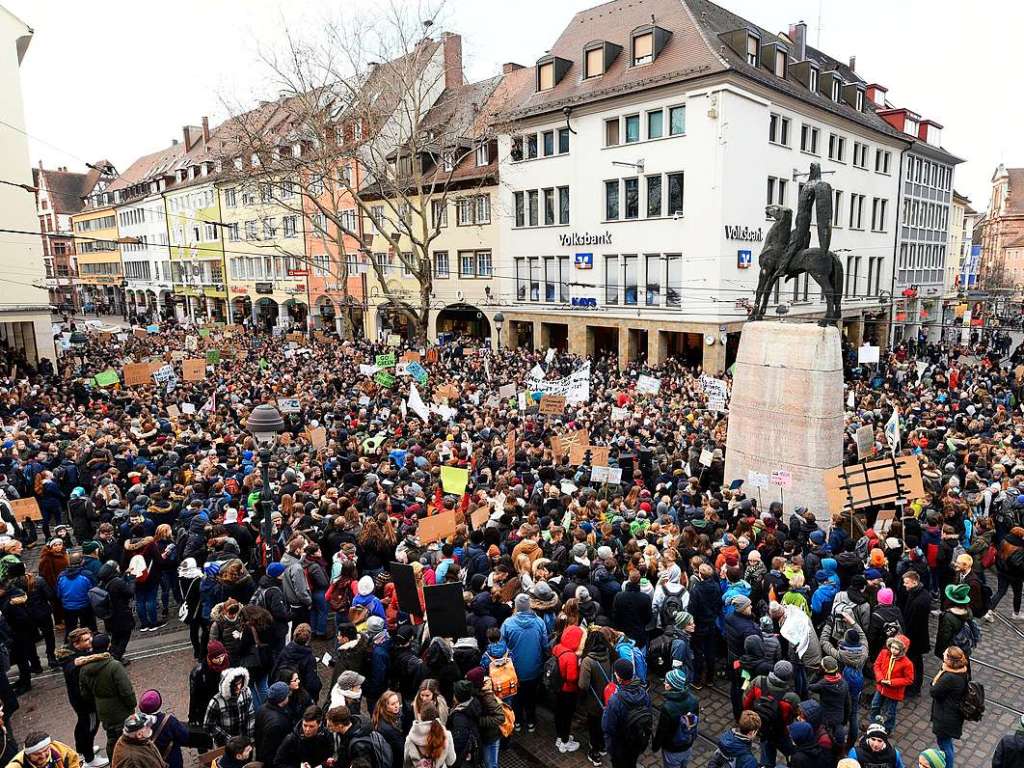 Schler demonstrieren in Freiburg gegen Klimapolitik