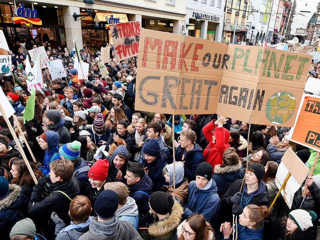 Schler demonstrieren in Freiburg gegen Klimapolitik