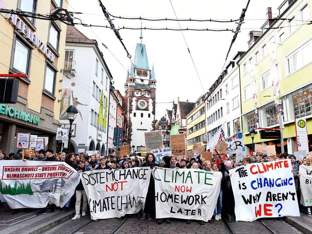 Schler demonstrieren in Freiburg gegen Klimapolitik