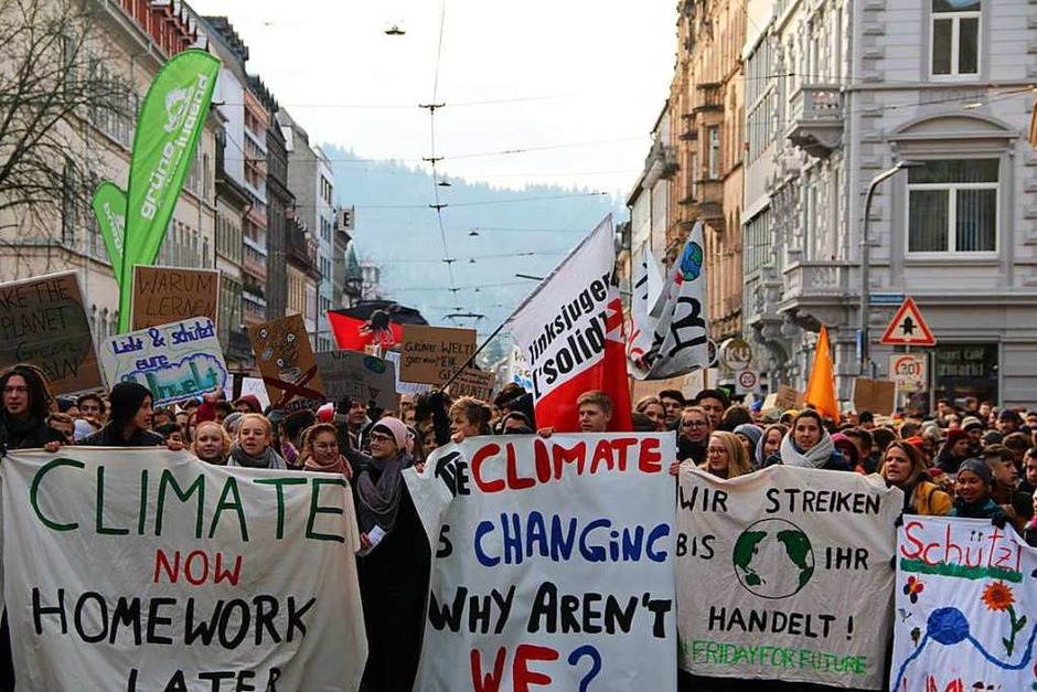 Tausende Schülerinnen und Schüler demonstrieren in Freiburg für den Klimaschutz (Foto: Lisa Petrich)