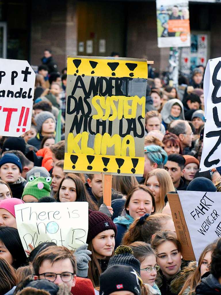 Schler demonstrieren in Freiburg gegen Klimapolitik