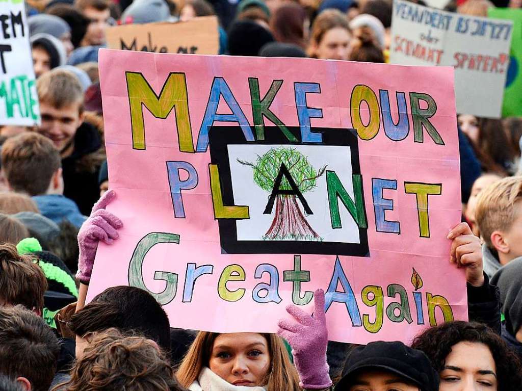 Schler demonstrieren in Freiburg gegen Klimapolitik