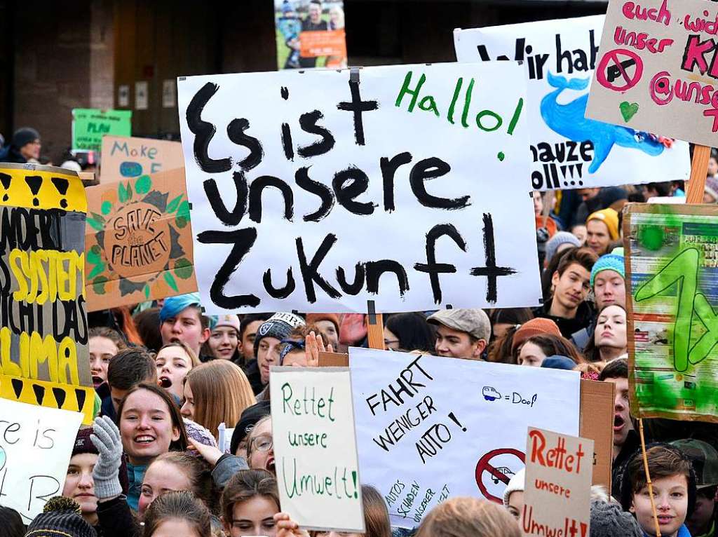 Schler demonstrieren in Freiburg gegen Klimapolitik