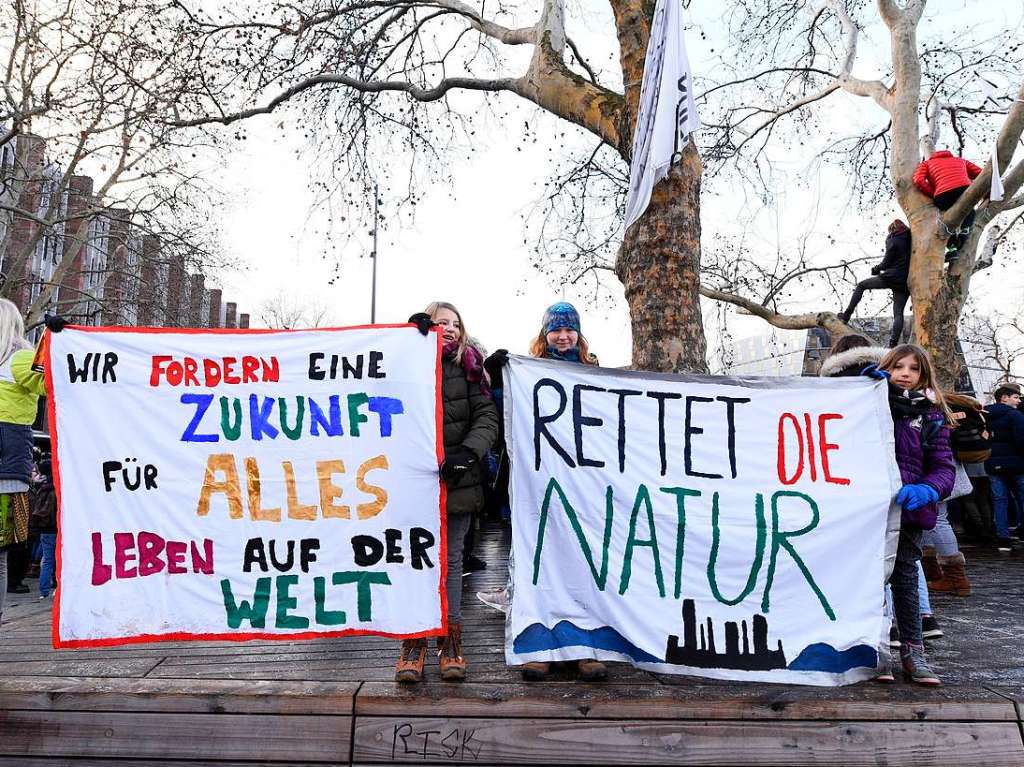 Schler demonstrieren in Freiburg gegen Klimapolitik