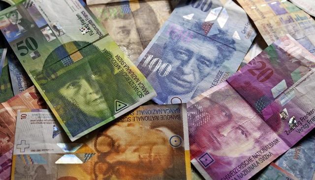 Einem Schweizer  droht eine hohe Geldstrafe.  | Foto: Ruetschi (dpa)
