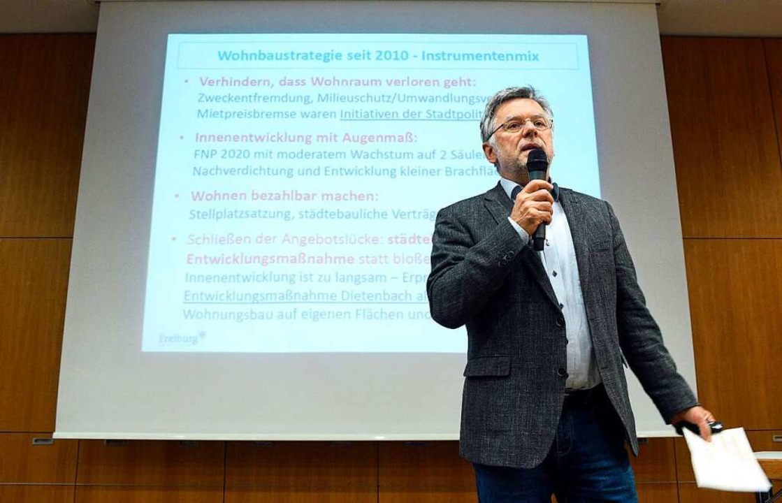 Rdiger Engel, Leiter Projektgruppe Di...mentierte fr den geplanten Stadtteil.  | Foto: Thomas Kunz