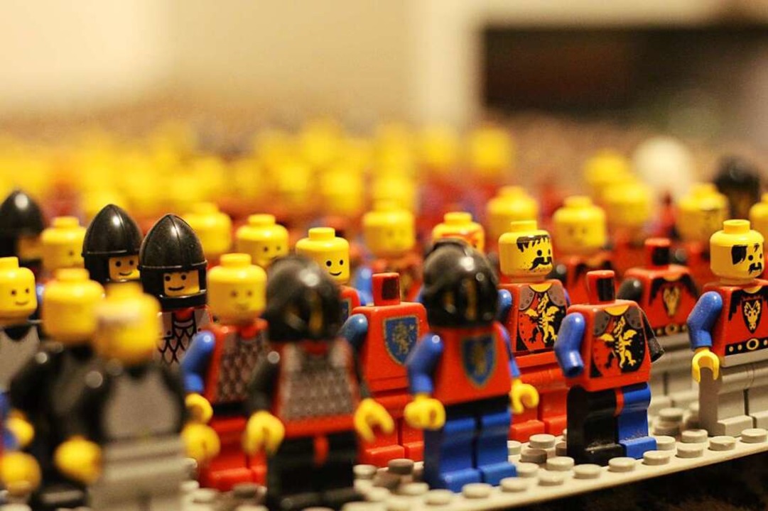 Insgesamt ist es wohl eine sechsstellige Zahl an Legoteilen und -männchen.  | Foto: Joshua Kocher