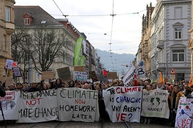 Mehr als 3500 Schler demonstrieren fr eine bessere Klimapolitik