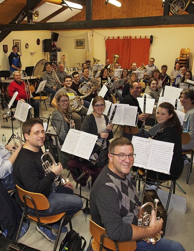 45 aktive Musiker des Musikvereins Efr...reuen sich auf das Jubilumsjahr 2019.  | Foto: Boris Burkhardt