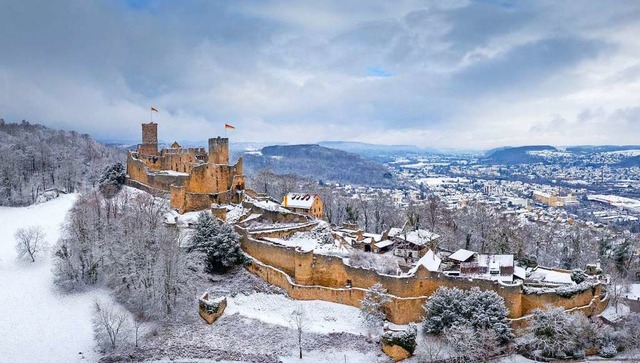 Burg Rtteln im Schnee.  | Foto: Bernhard Trnkle