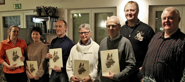 Mehrere Mitglieder und der Vereinsvors...angjhrige Vorstandsttigkeit geehrt.   | Foto: Werner Schnabl