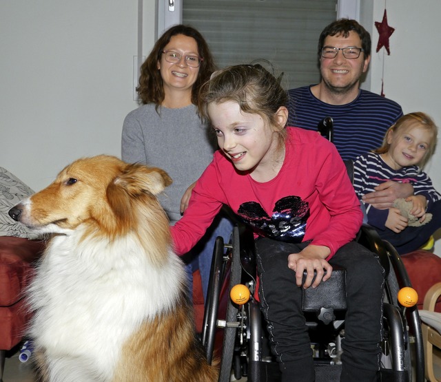 Therapiehund Jonte lebt seit fast eine...neunjhrige Jule auf vielfache Weise.   | Foto: Christel Hlter-Hassler