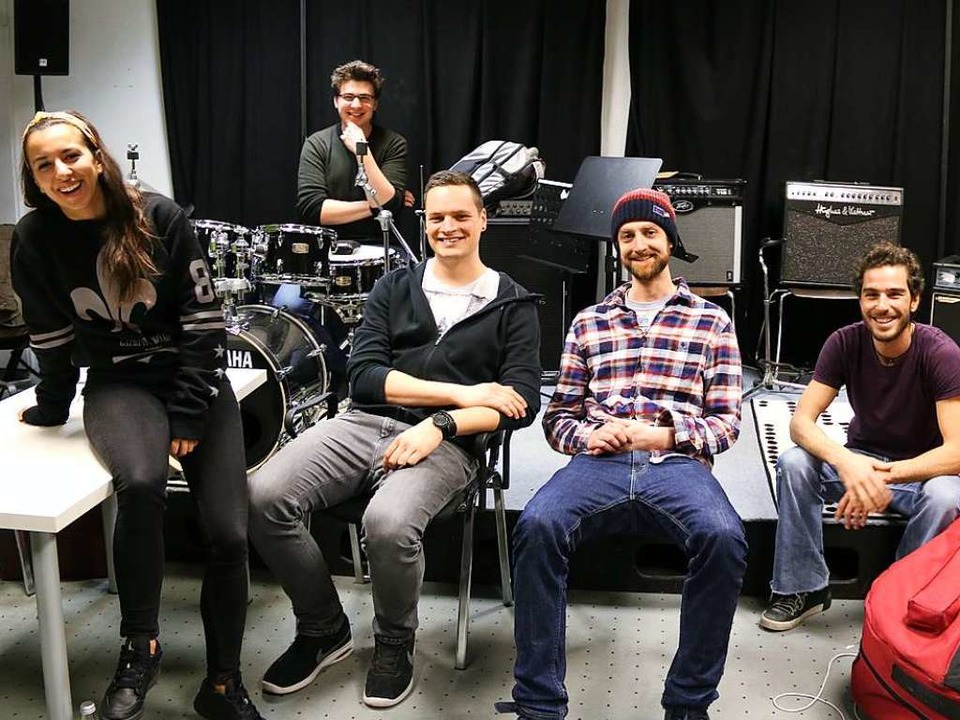 Besuch im Proberaum der fnf Musiker  | Foto: Lisa Petrich