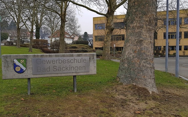 Auch die Gewerbeschule Bad Sckingen, ...r noch einige Hausaufgaben erledigen.   | Foto: Felix Held