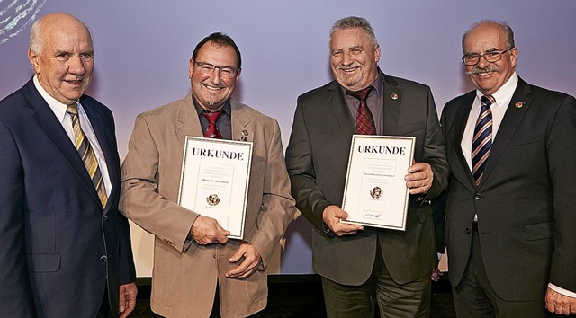 Thomas Grsslin (Zweiter von links) vo... und Clemens Bieniger (rechts) geehrt.  | Foto: Kai-Uwe Wudtke